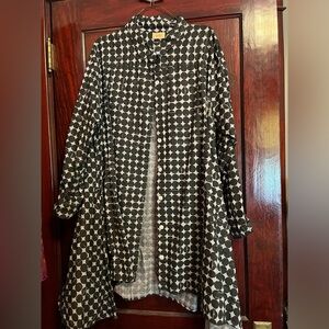 Tulip top/jacket size medium, new and never worn, no tags